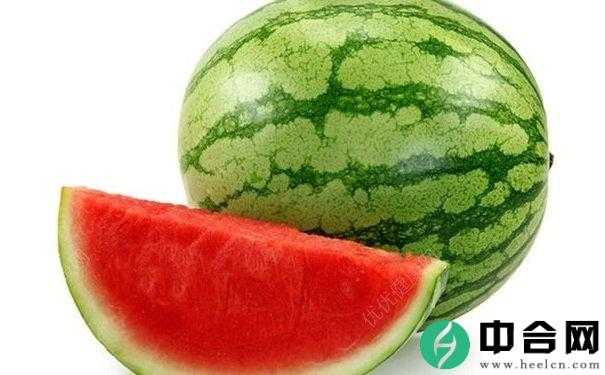 夏天购买西瓜怎么挑选？夏天买西瓜的挑选方法有哪些？(1)