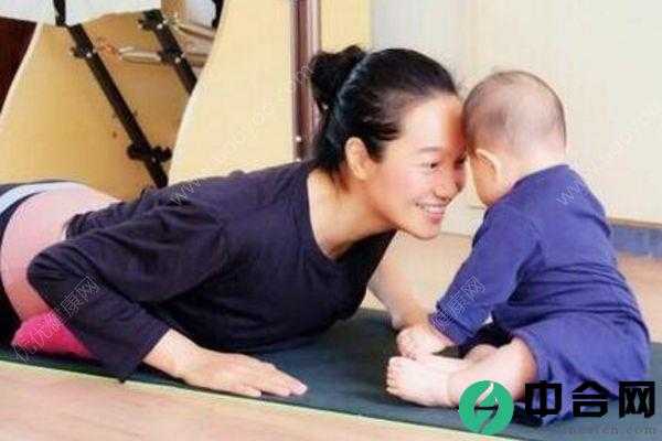 朱丹带女儿健身画面暖萌，幼儿健身要注意什么？(1)
