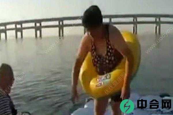 女游客深海漂流15小时获救：刚学会游泳(2)