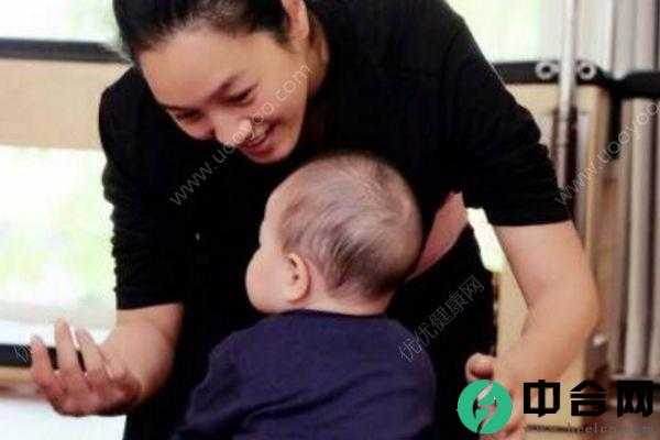 朱丹带女儿健身画面暖萌，幼儿健身要注意什么？(2)