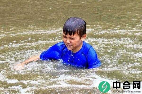 中学生生日聚会邀2名同学结伴下河游泳，3人皆溺亡(4)
