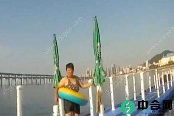 女游客深海漂流15小时获救：刚学会游泳(1)