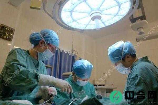 女婴手臂一夜间变黑坏死生命垂危，原是被细菌吃掉了！(2)